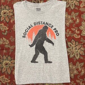 True Craft Gray & Red 'Social Distance Pro' Graphic Tee